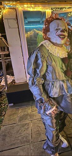 Pennywise halloween costume - pennywise,